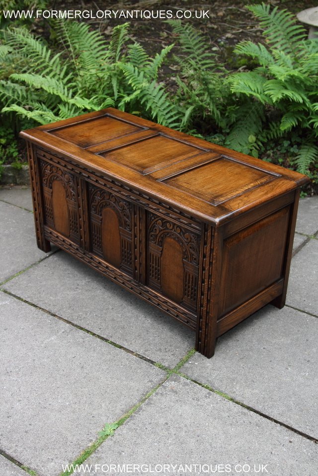 Image 12 of A TITCHMARSH GOODWIN STYLE OAK BLANKET CHEST LOG BOX COFFER