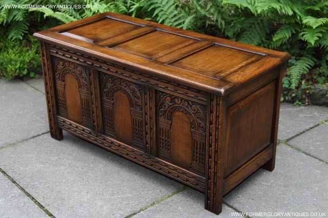 Image 16 of A TITCHMARSH GOODWIN STYLE OAK BLANKET CHEST LOG BOX COFFER