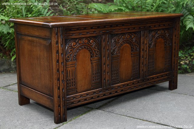 Image 17 of A TITCHMARSH GOODWIN STYLE OAK BLANKET CHEST LOG BOX COFFER