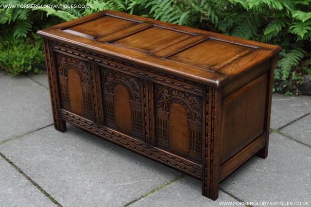 Image 24 of A TITCHMARSH GOODWIN STYLE OAK BLANKET CHEST LOG BOX COFFER