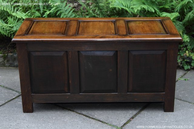 Image 26 of A TITCHMARSH GOODWIN STYLE OAK BLANKET CHEST LOG BOX COFFER