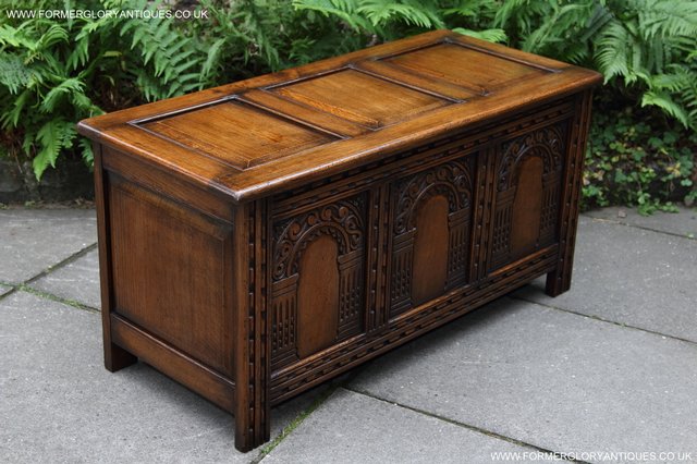 Image 30 of A TITCHMARSH GOODWIN STYLE OAK BLANKET CHEST LOG BOX COFFER