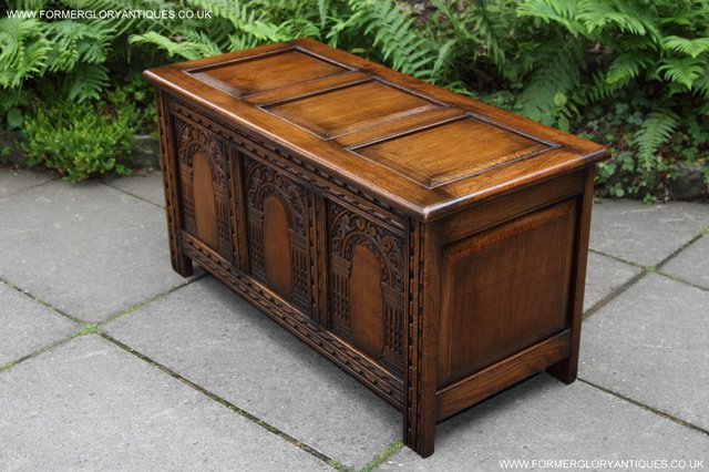 Image 33 of A TITCHMARSH GOODWIN STYLE OAK BLANKET CHEST LOG BOX COFFER