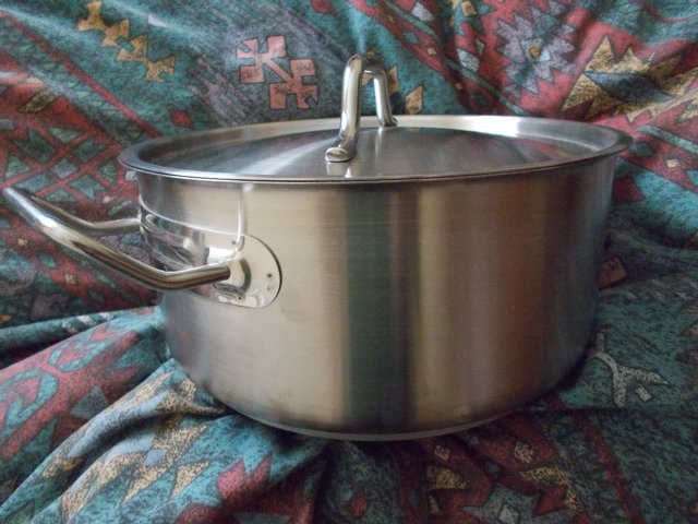 Image 2 of NEW VOGUE10 INCH STAINLESS STEEL PAN AND LID