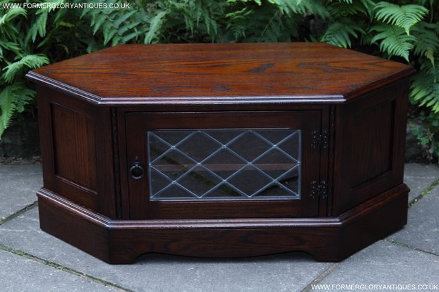 Preview of the first image of JAYCEE TUDOR OAK CORNER T.V HI-FI DVD CD STAND TABLE CABINET.