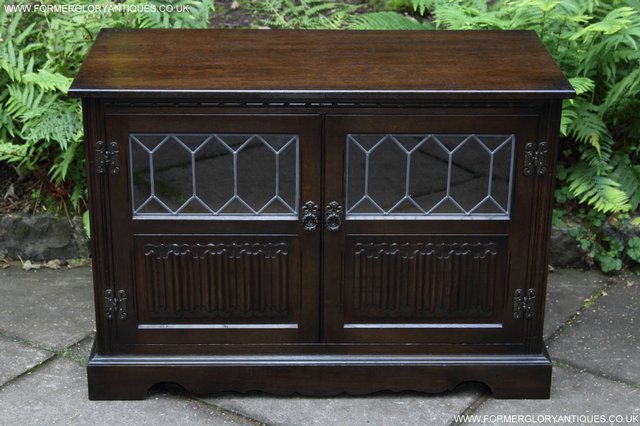 Preview of the first image of OLD CHARM OAK TV HI FI DVD CD CABINET STAND TABLE SIDEBOARD.