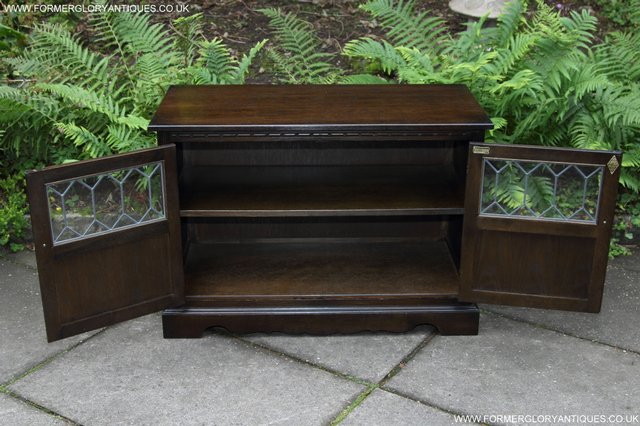 Image 4 of OLD CHARM OAK TV HI FI DVD CD CABINET STAND TABLE SIDEBOARD