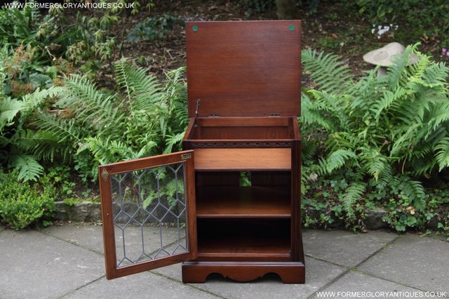 Image 2 of OLD CHARM OAK TV HI FI CABINET CUPBOARD TABLE STAND BOOKCASE