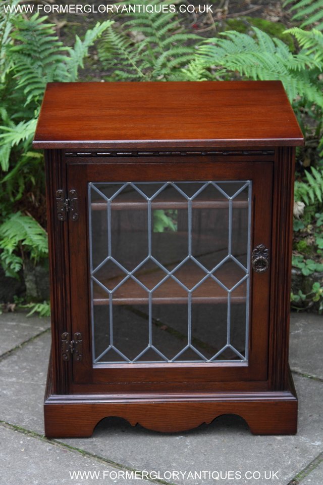 Preview of the first image of OLD CHARM OAK TV HI FI CABINET CUPBOARD TABLE STAND BOOKCASE.