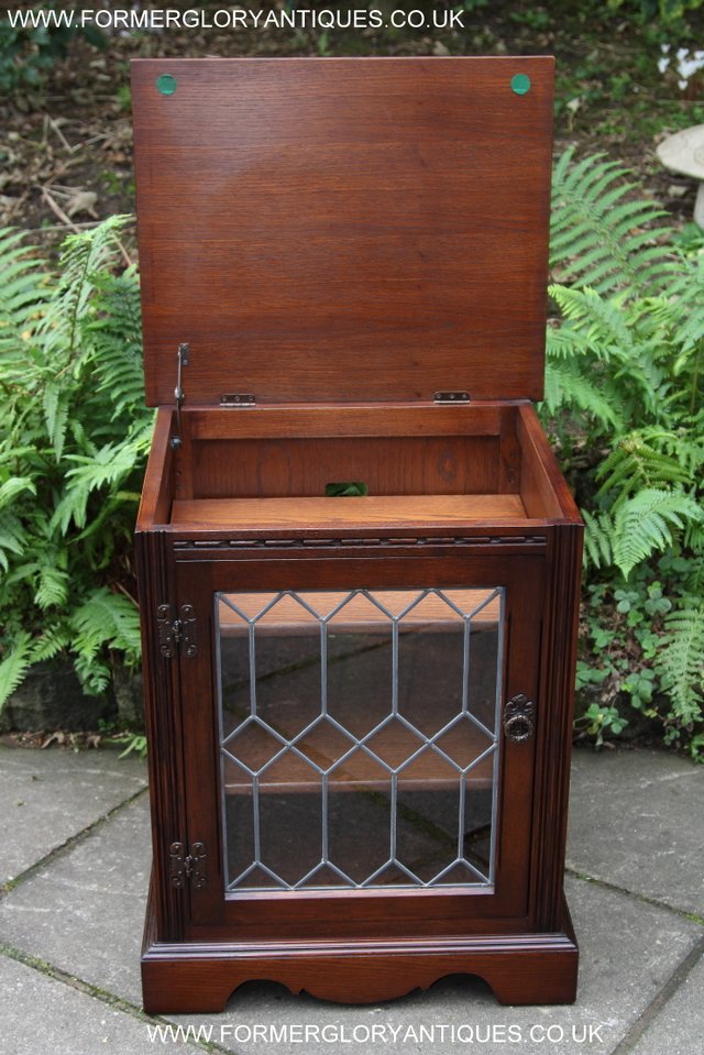 Image 8 of OLD CHARM OAK TV HI FI CABINET CUPBOARD TABLE STAND BOOKCASE