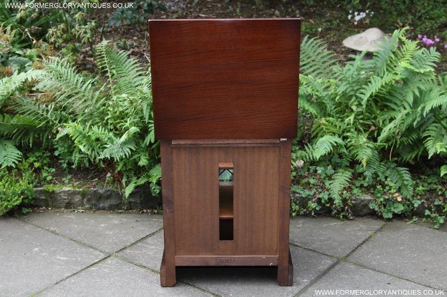 Image 14 of OLD CHARM OAK TV HI FI CABINET CUPBOARD TABLE STAND BOOKCASE