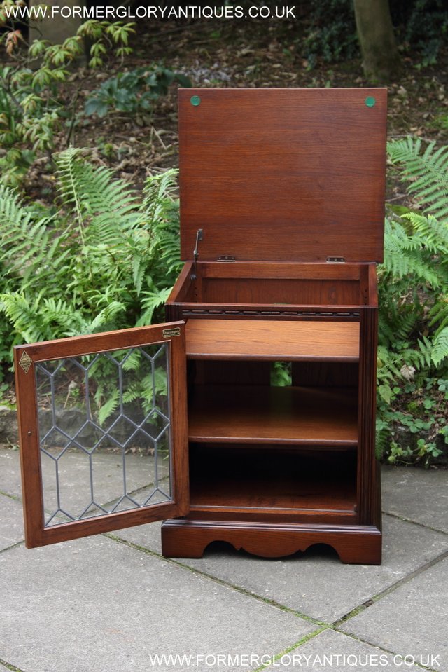 Image 23 of OLD CHARM OAK TV HI FI CABINET CUPBOARD TABLE STAND BOOKCASE