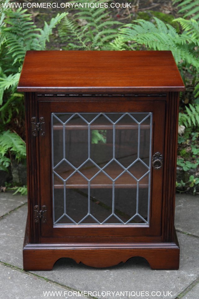 Image 26 of OLD CHARM OAK TV HI FI CABINET CUPBOARD TABLE STAND BOOKCASE