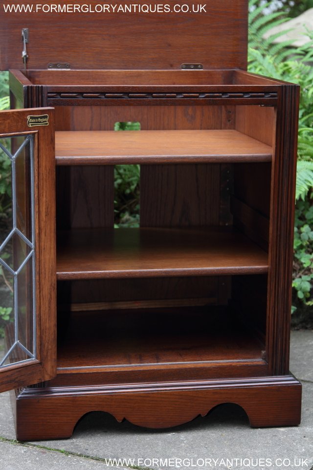 Image 28 of OLD CHARM OAK TV HI FI CABINET CUPBOARD TABLE STAND BOOKCASE