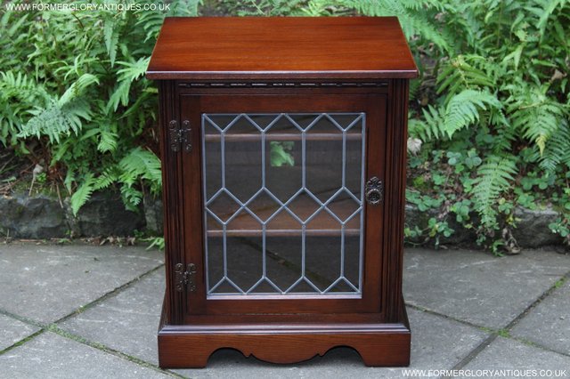 Image 44 of OLD CHARM OAK TV HI FI CABINET CUPBOARD TABLE STAND BOOKCASE