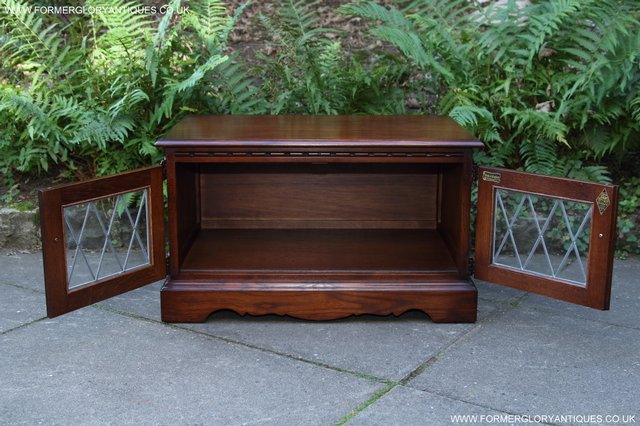 Image 7 of OLD CHARM OAK TV DVD VIDEO HI-FI CD CABINET TABLE STAND