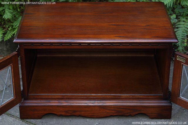 Image 21 of OLD CHARM OAK TV DVD VIDEO HI-FI CD CABINET TABLE STAND