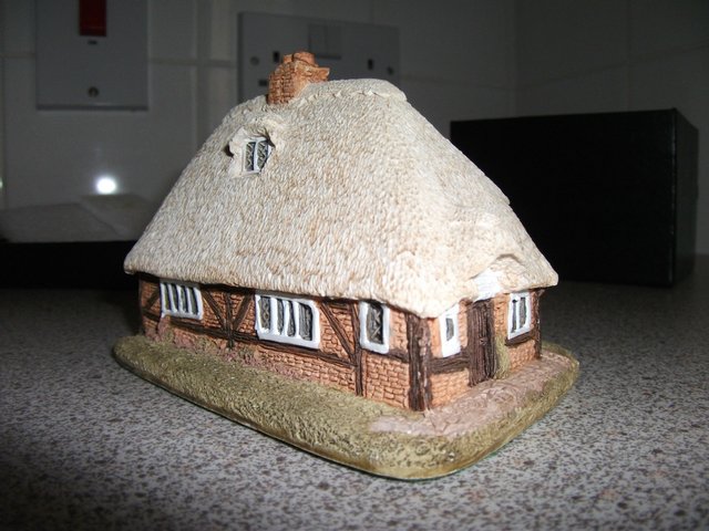 Image 2 of Lilliput Lane Honeysuckle Cottage - 1984 version