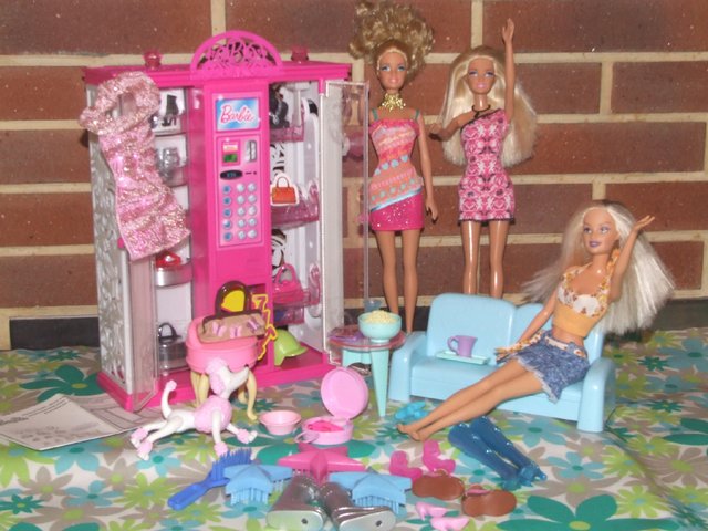 Preview of the first image of Barbie Bundle (Dolls, Vending machine, Shoes & Accessories).