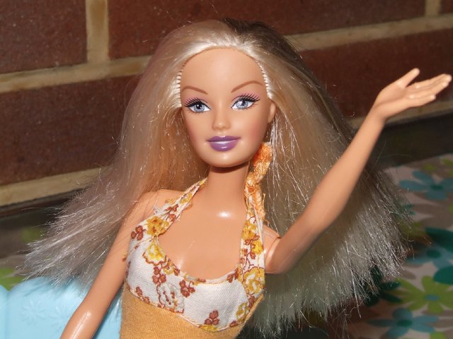 Image 4 of Barbie Bundle (Dolls, Vending machine, Shoes & Accessories)
