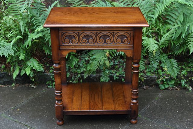 Preview of the first image of TITCHMARSH GOODWIN STYLE OAK HALL LAMP PHONE TABLE SIDEBOARD.