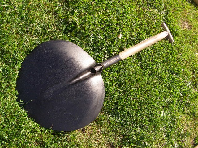 Preview of the first image of Vintage Round shovel.
