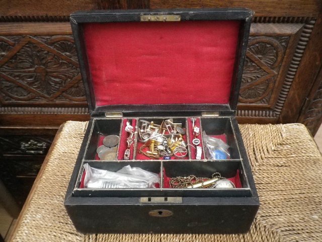 Preview of the first image of Very old Jewellery box.