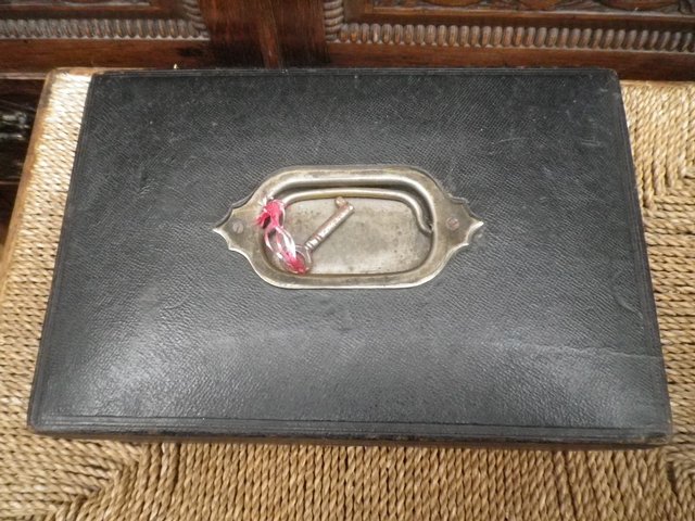 Image 2 of Very old Jewellery box