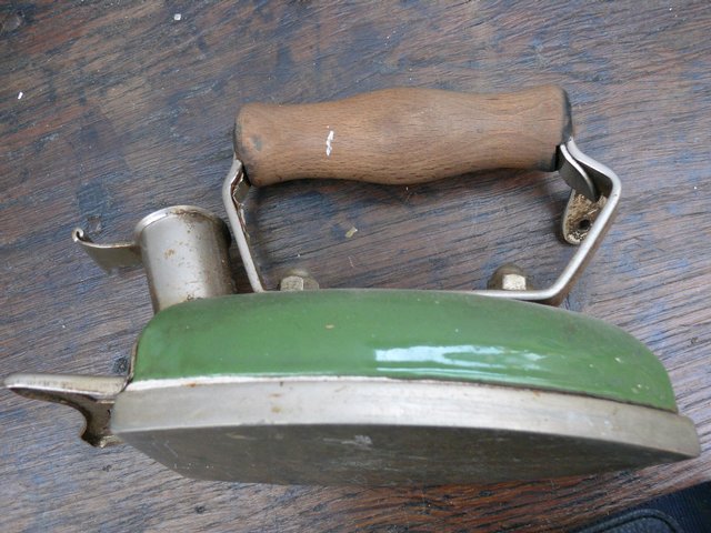 Image 2 of Possibly 1930/40's Electric Iron