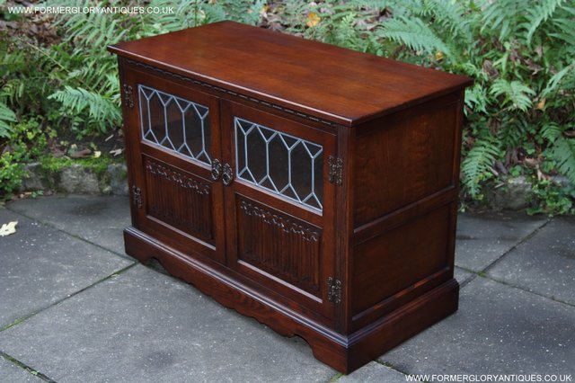 Preview of the first image of OLD CHARM TUDOR BROWN OAK TV HI FI CD CABINET STAND TABLE.
