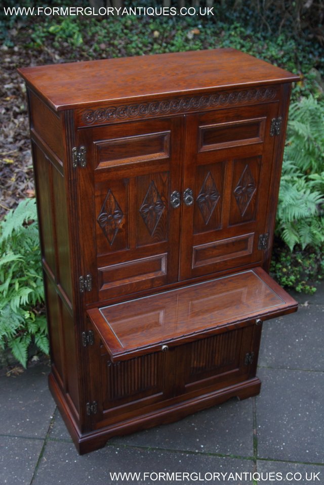 Image 10 of OLD CHARM TUDOR BROWN DRINKS COCKTAIL WINE DISPLAY CABINET