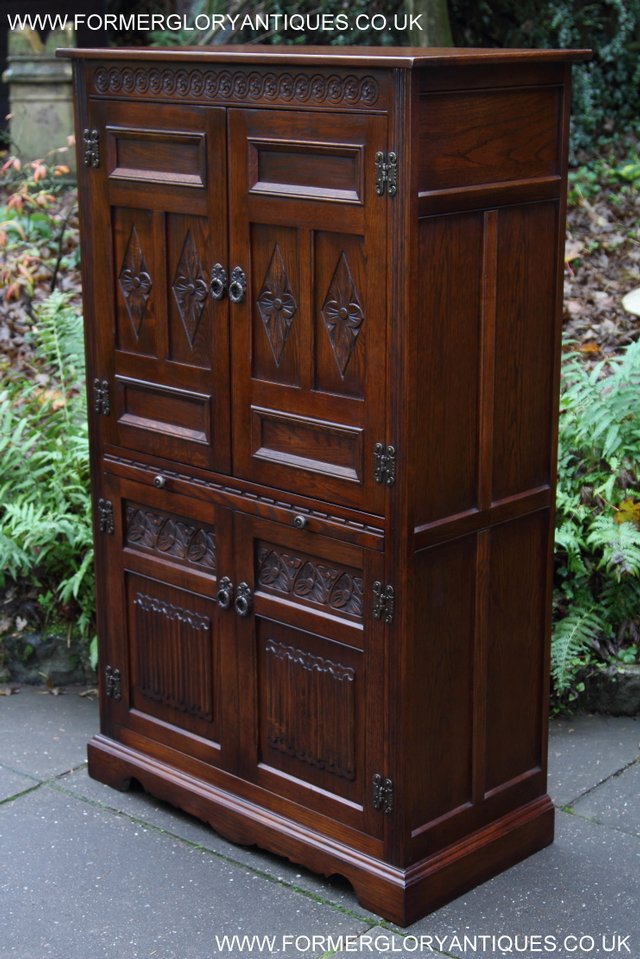 Image 36 of OLD CHARM TUDOR BROWN DRINKS COCKTAIL WINE DISPLAY CABINET