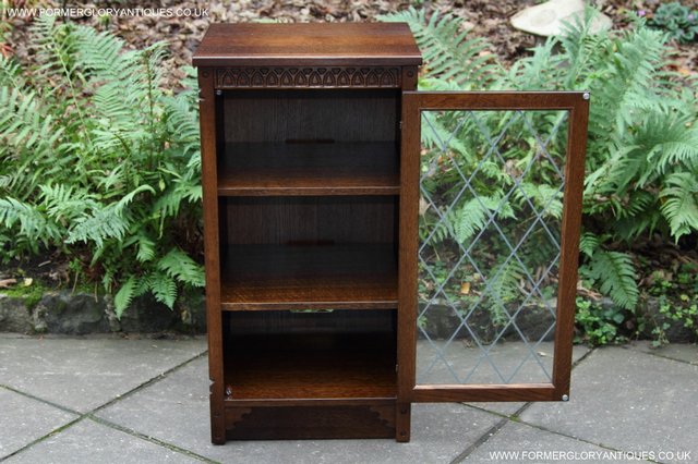 Image 2 of OLD MILL OLD CHARM OAK HI FI TV MUSIC CABINET CUPBOARD TABLE
