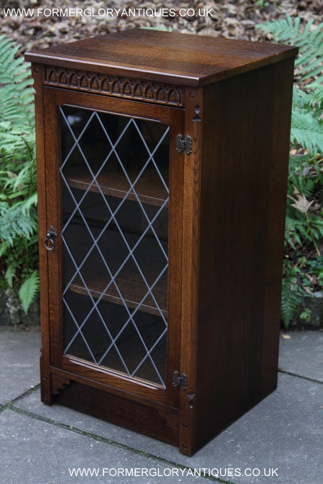 Preview of the first image of OLD MILL OLD CHARM OAK HI FI TV MUSIC CABINET CUPBOARD TABLE.