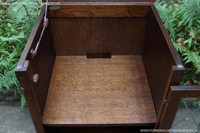 Image 6 of OLD MILL OLD CHARM OAK HI FI TV MUSIC CABINET CUPBOARD TABLE
