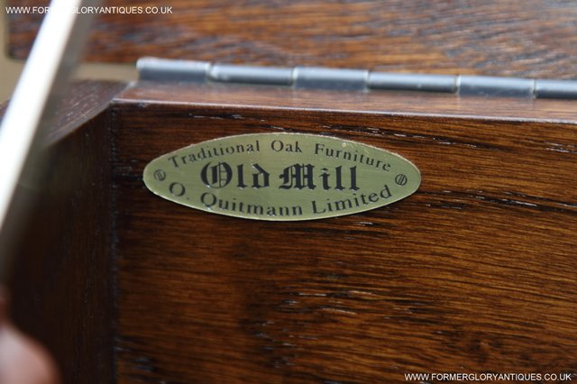 Image 10 of OLD MILL OLD CHARM OAK HI FI TV MUSIC CABINET CUPBOARD TABLE