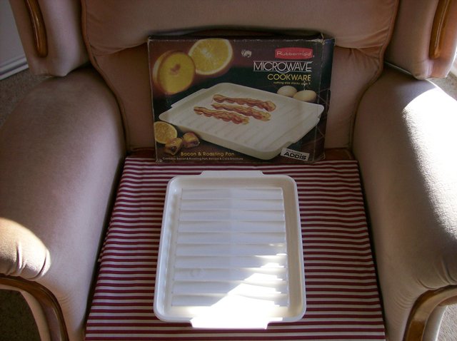 Preview of the first image of Large Bacon Microwave Tray.