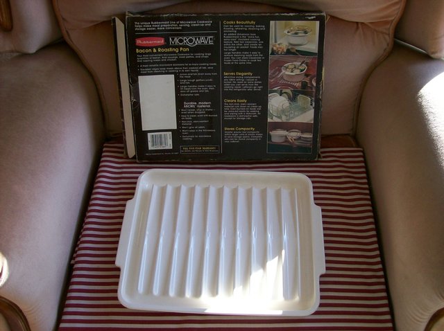 Image 2 of Large Bacon Microwave Tray