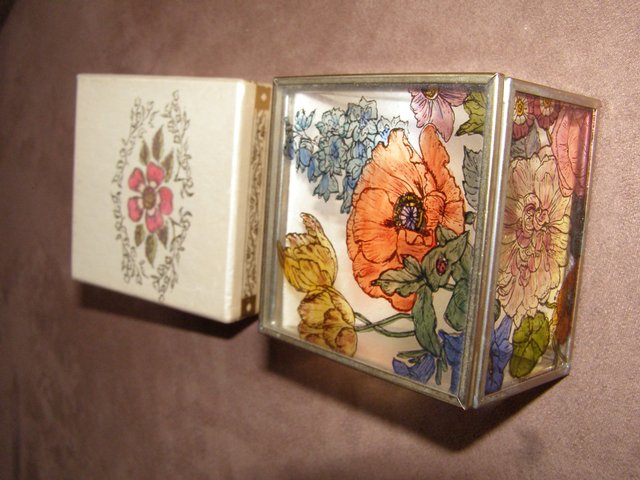 Image 2 of Vintage Decorative Stained Glass Box (Incl P&P)