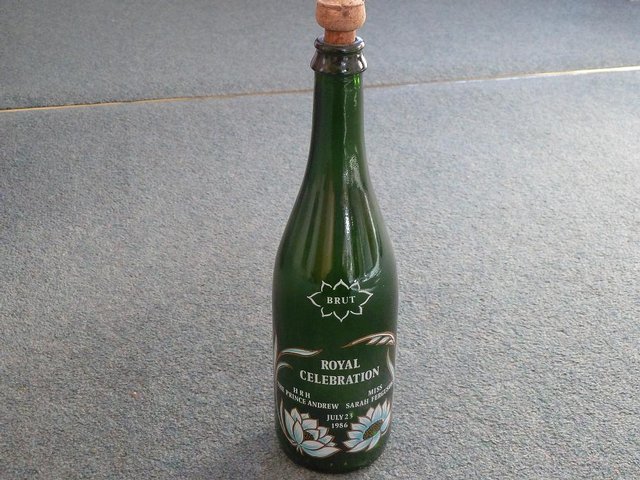 Preview of the first image of 1986 Andrew/Sarah commemorative Brut Champagne bottle.