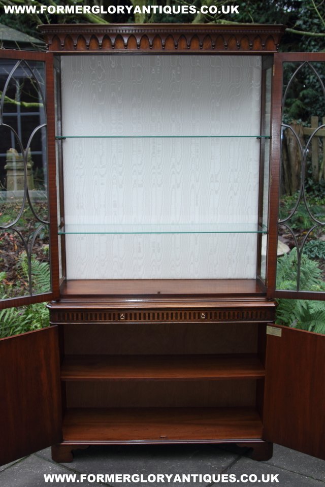 Image 5 of BEVAN FUNNELL MAHOGANY DISPLAY DRINKS CABINET SIDEBOARD