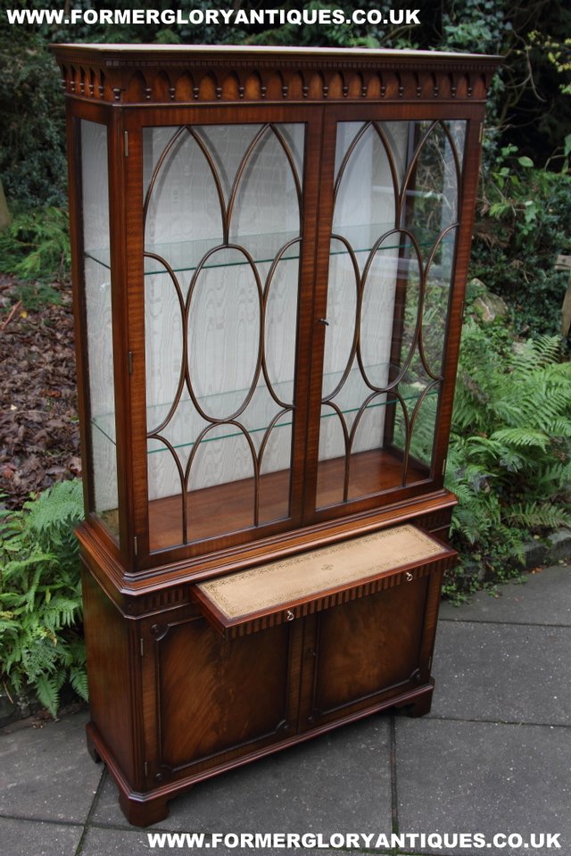 Image 6 of BEVAN FUNNELL MAHOGANY DISPLAY DRINKS CABINET SIDEBOARD