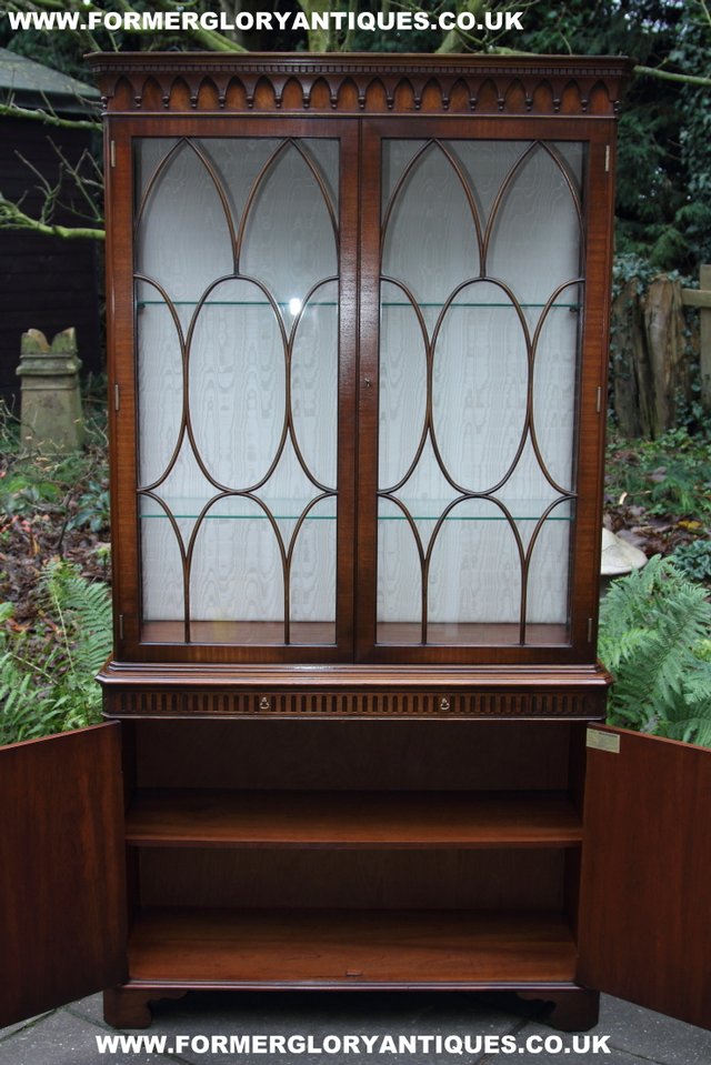 Image 27 of BEVAN FUNNELL MAHOGANY DISPLAY DRINKS CABINET SIDEBOARD