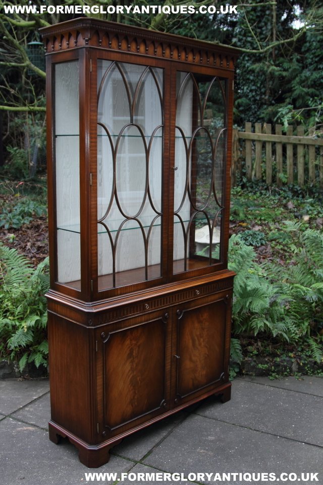 Image 30 of BEVAN FUNNELL MAHOGANY DISPLAY DRINKS CABINET SIDEBOARD
