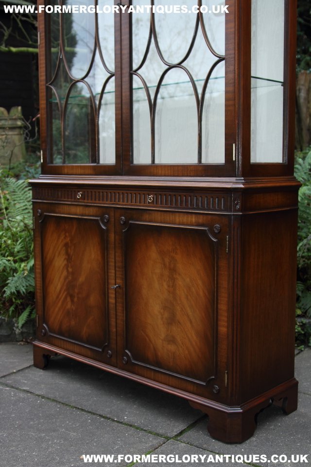 Image 31 of BEVAN FUNNELL MAHOGANY DISPLAY DRINKS CABINET SIDEBOARD