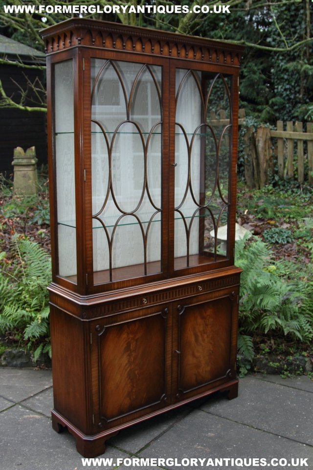 Image 37 of BEVAN FUNNELL MAHOGANY DISPLAY DRINKS CABINET SIDEBOARD