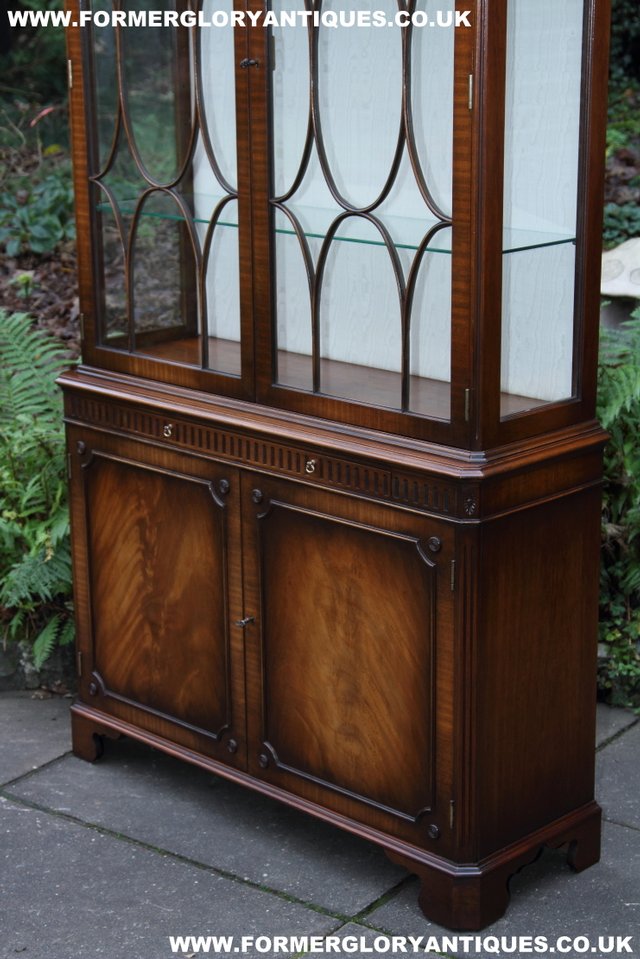 Image 39 of BEVAN FUNNELL MAHOGANY DISPLAY DRINKS CABINET SIDEBOARD