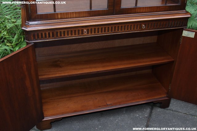 Image 42 of BEVAN FUNNELL MAHOGANY DISPLAY DRINKS CABINET SIDEBOARD