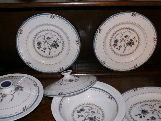 Image 2 of Top Quality 6 place  Dinner Service - Royal Doulton