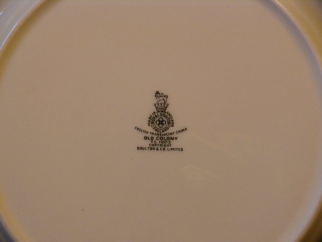 Image 3 of Top Quality 6 place  Dinner Service - Royal Doulton